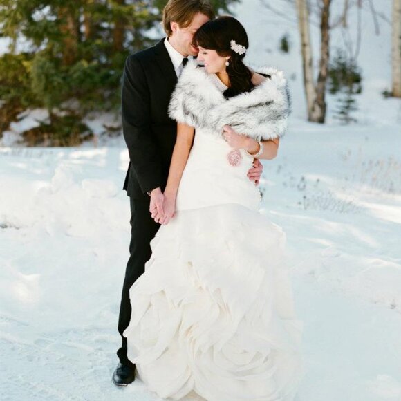 White by Vera Wang One Shoulder Organza waterfall wedding gown - Picture 4 of 12